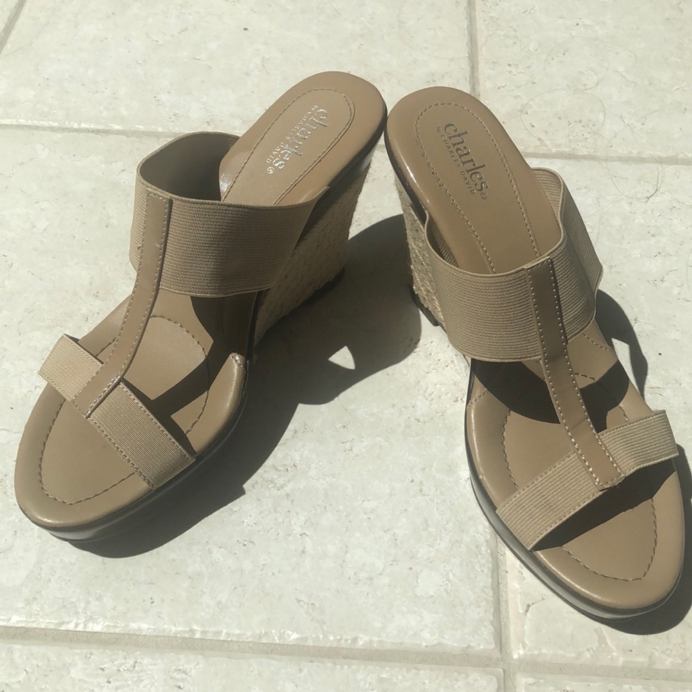 Nude wedges